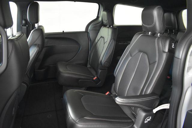 2027 Chrysler Pacifica LX