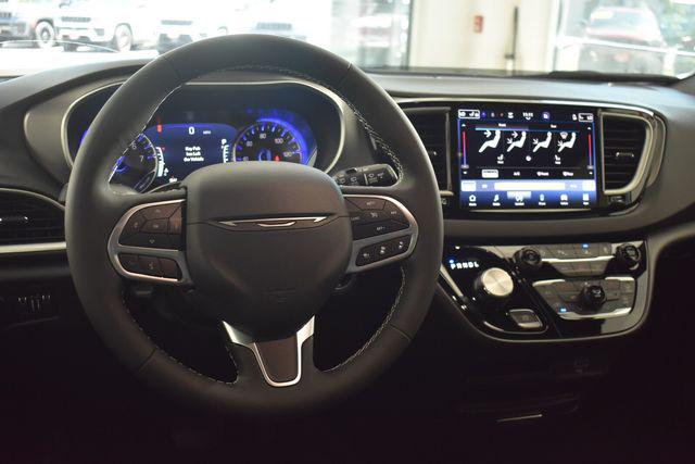 2027 Chrysler Pacifica LX