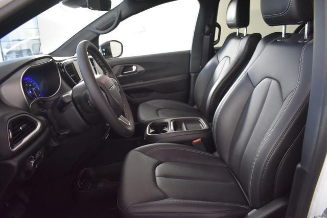 2027 Chrysler Pacifica LX
