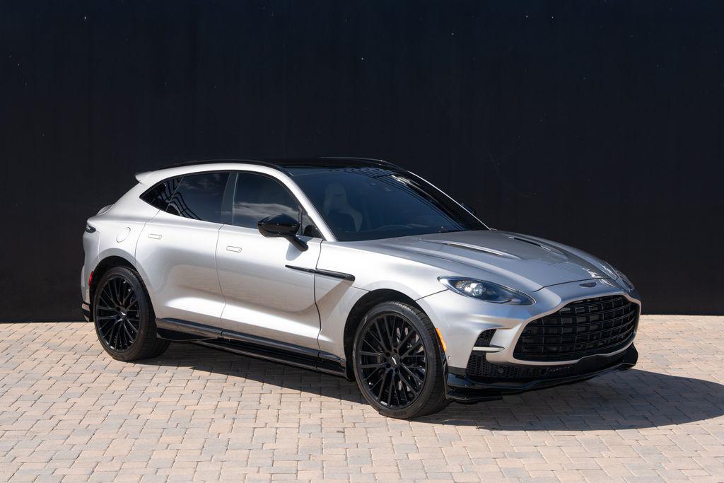 /2023 Aston-Martin DBX