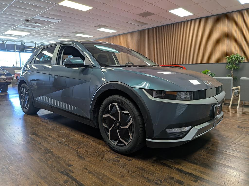 View vehicle photo 3