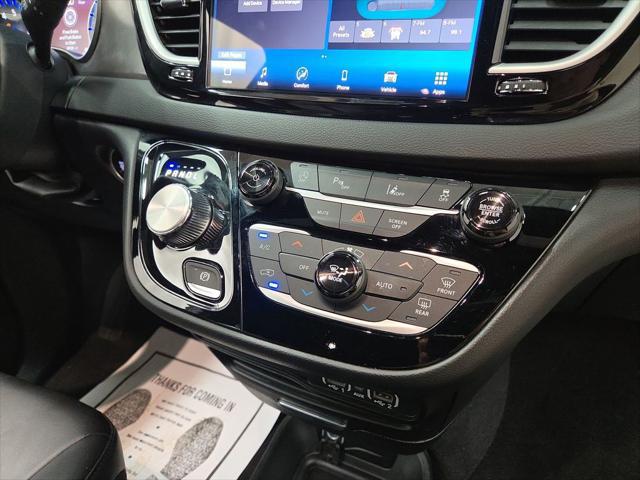 2025 Chrysler Pacifica Select