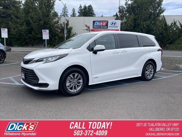 2021 Toyota Sienna LE for sale in HILLSBORO, OR