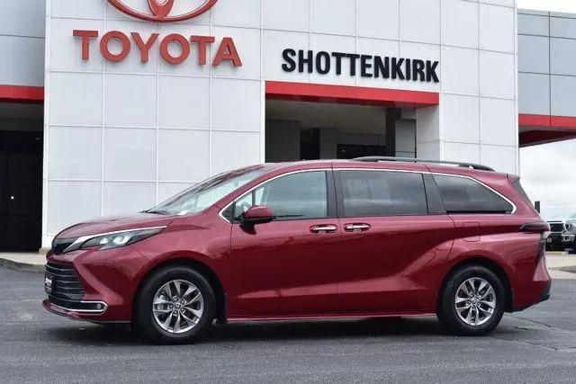 2024 Toyota Sienna XLE for sale in Quincy, IL
