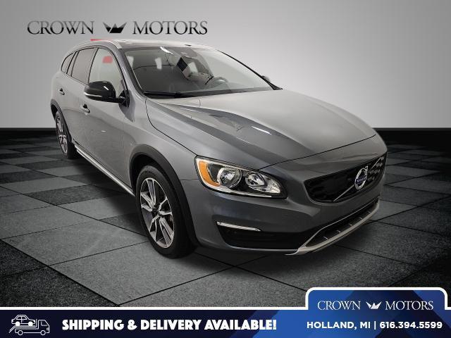 2017 Volvo V60 T5 AWD Cross Country's photo