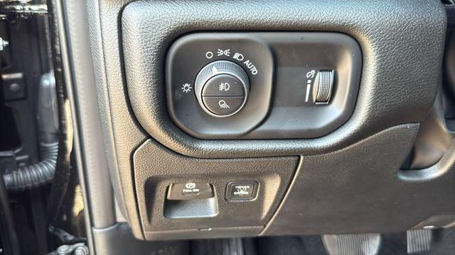 2026 Ram 1500 Express Crew Cab 4x4 57 Box