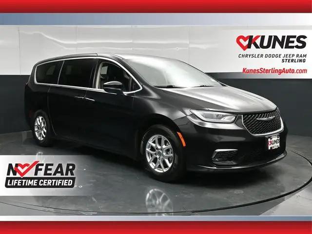 2023 Chrysler Pacifica Touring L for sale in Sterling, IL