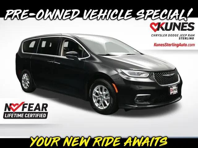 2023 Chrysler Pacifica Touring L for sale in Sterling, IL