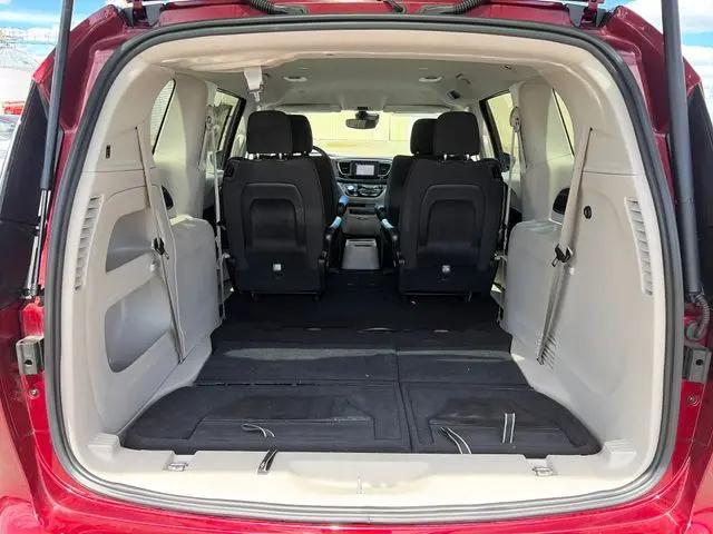 2023 Chrysler Voyager LX