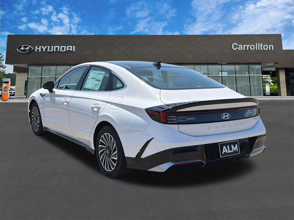 New 2026 White Hyundai SEL image 8