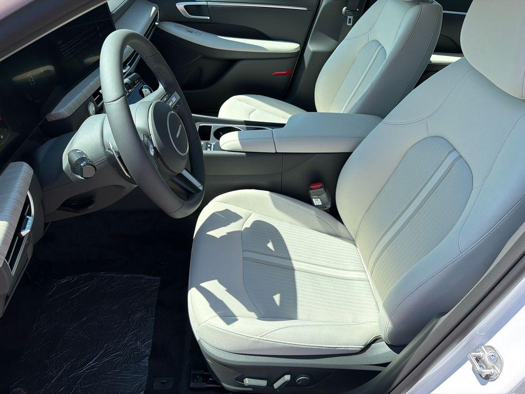 New 2026 White Hyundai SEL image 10