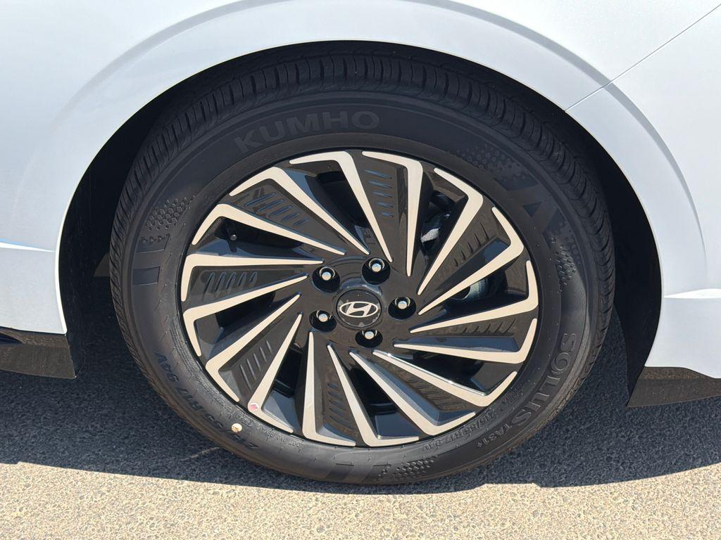 New 2026 White Hyundai SEL image 13
