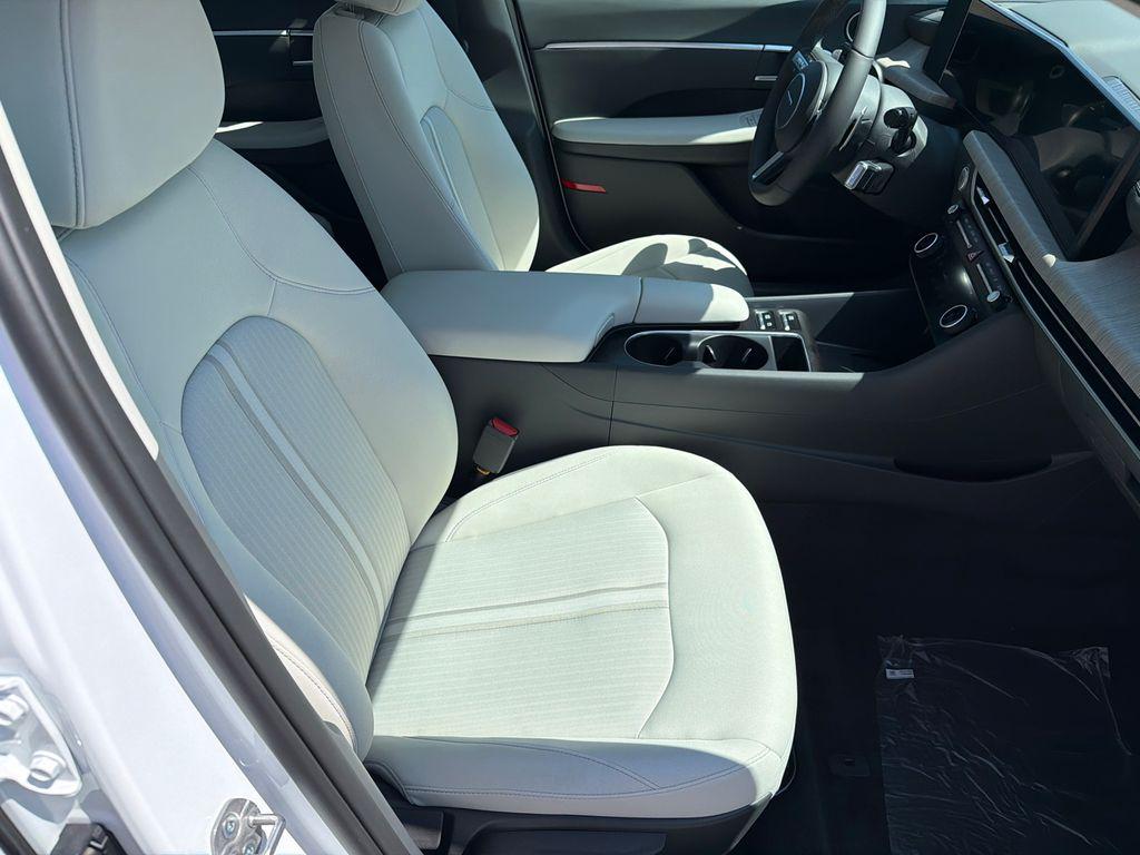 New 2026 White Hyundai SEL image 14