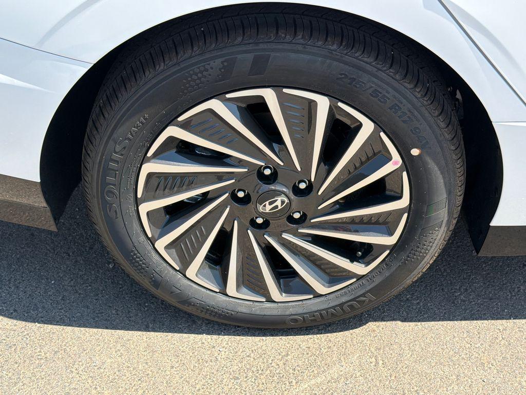 New 2026 White Hyundai SEL image 18