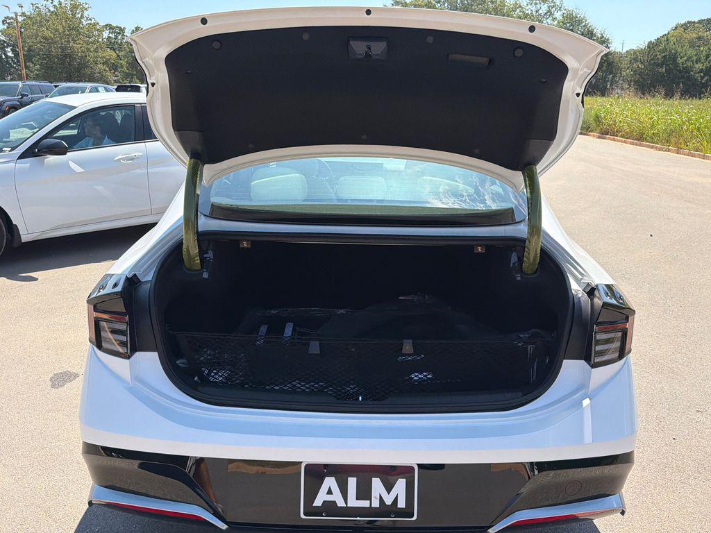 New 2026 White Hyundai SEL image 19