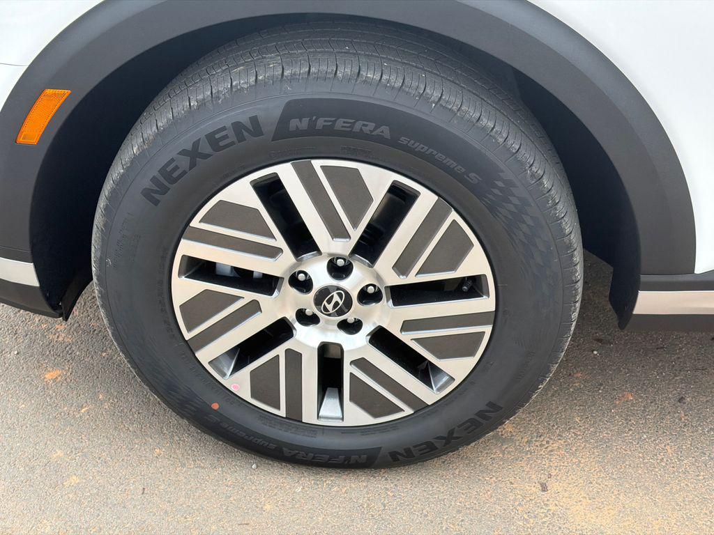 New 2026 White Hyundai SEL 7P image 12