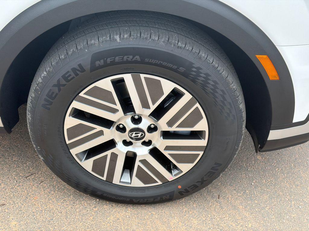 New 2026 White Hyundai SEL 7P image 13