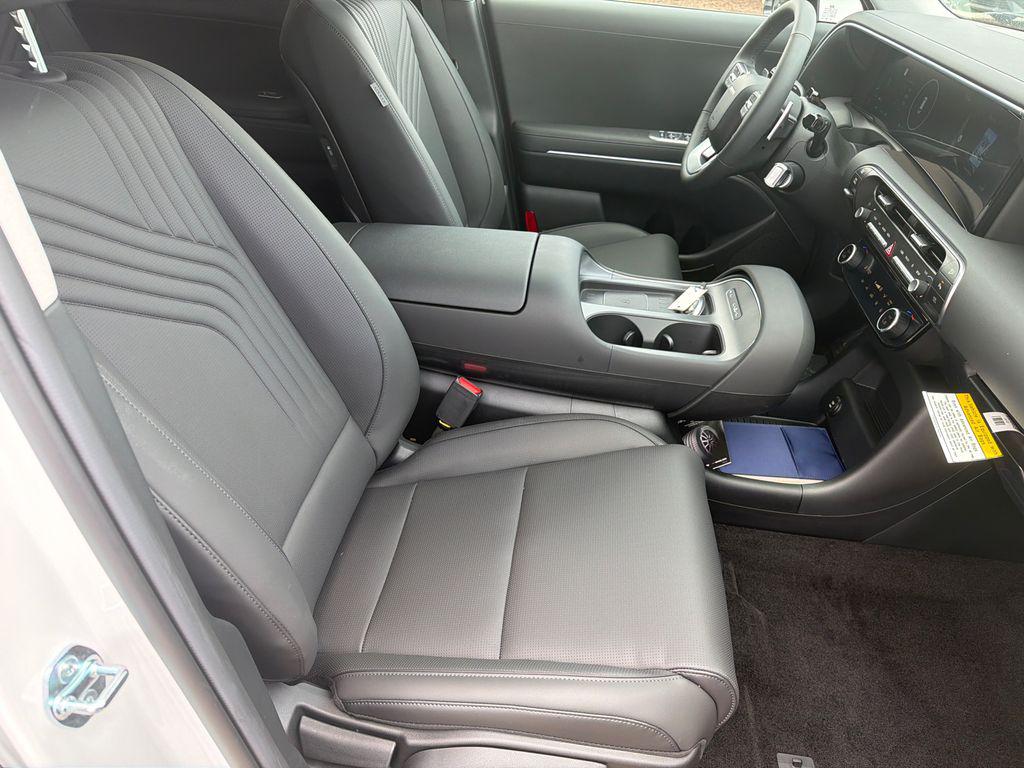 New 2026 White Hyundai SEL 7P image 14