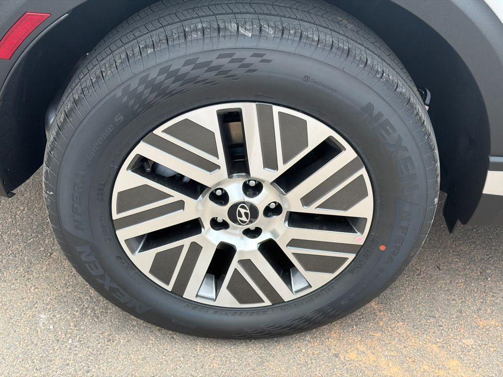 New 2026 White Hyundai SEL 7P image 18