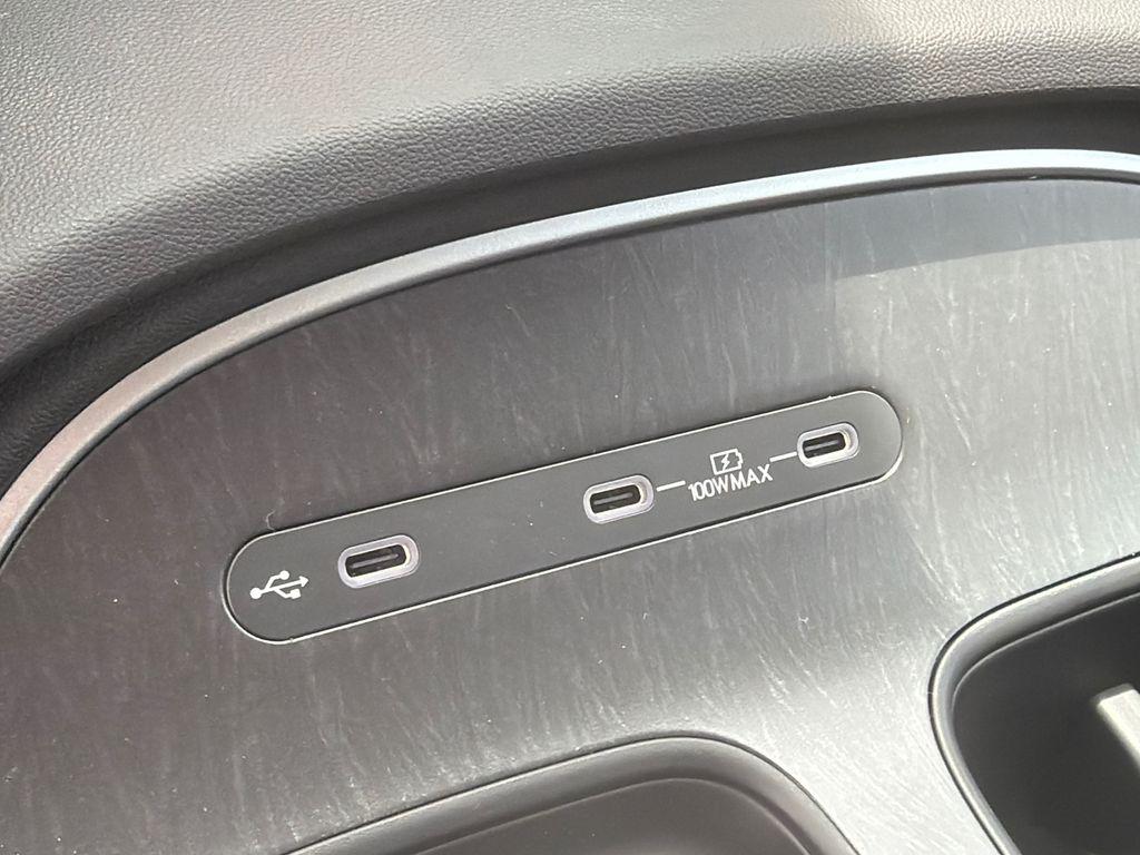 New 2026 White Hyundai SEL 7P image 32