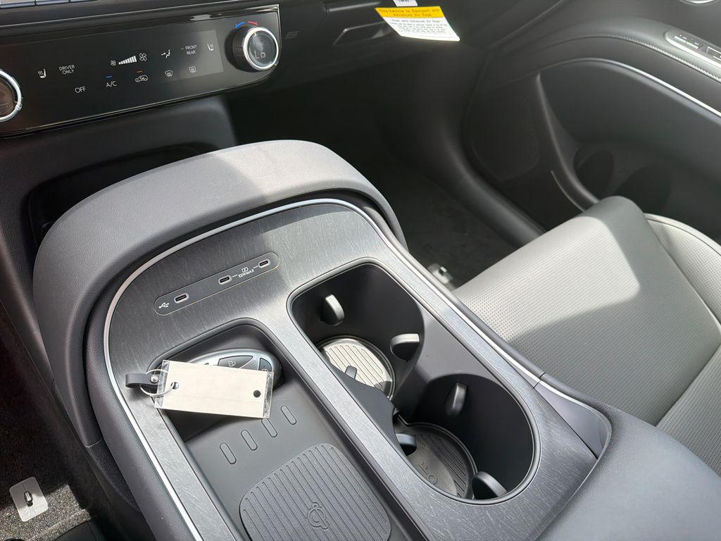 New 2026 White Hyundai SEL 7P image 33