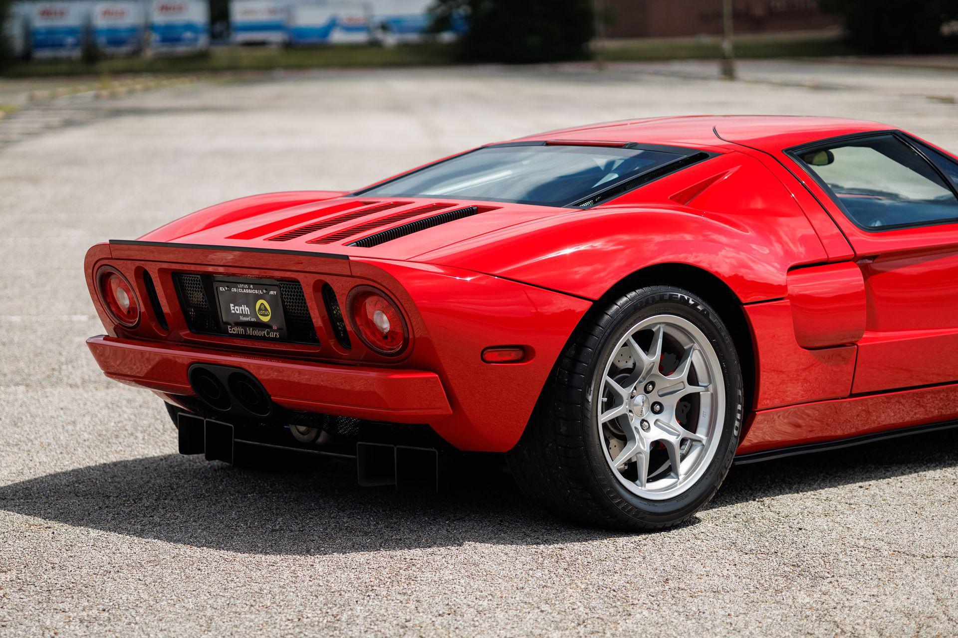 2005 Ford GT Base - Photo 18