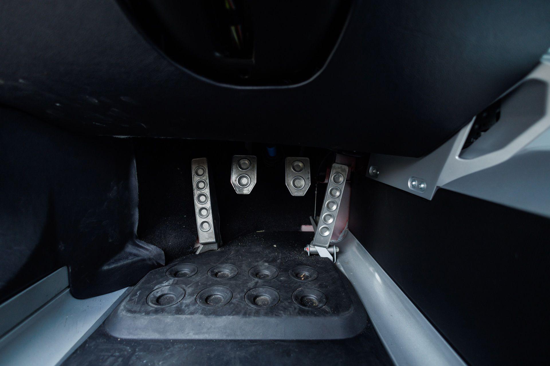 2005 Ford GT Base - Photo 44
