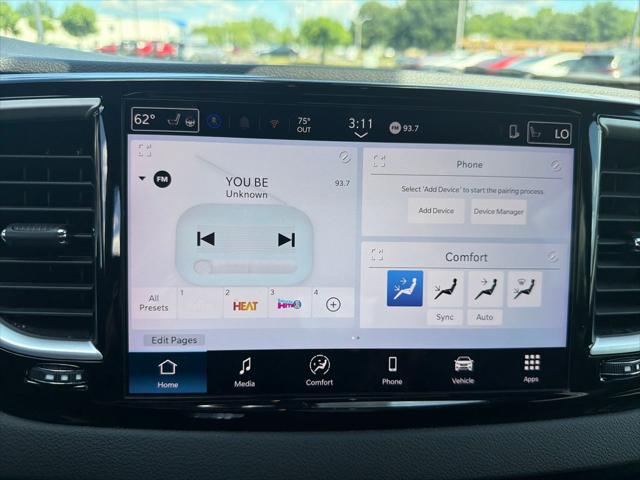 2025 Chrysler Pacifica Select