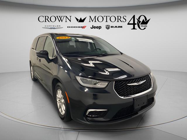2023 Chrysler Pacifica Touring L for sale in Holland, MI
