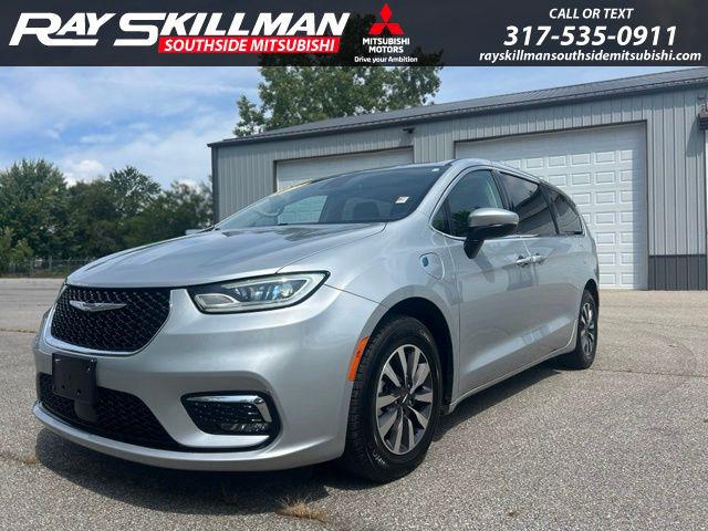 2023 Chrysler Pacifica Hybrid Touring L for sale in New Whiteland, IN