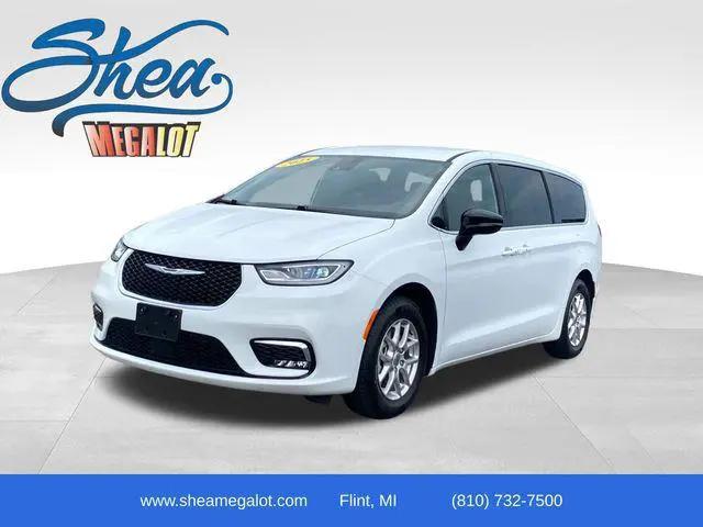 2025 Chrysler Pacifica Select for sale in Flint, MI