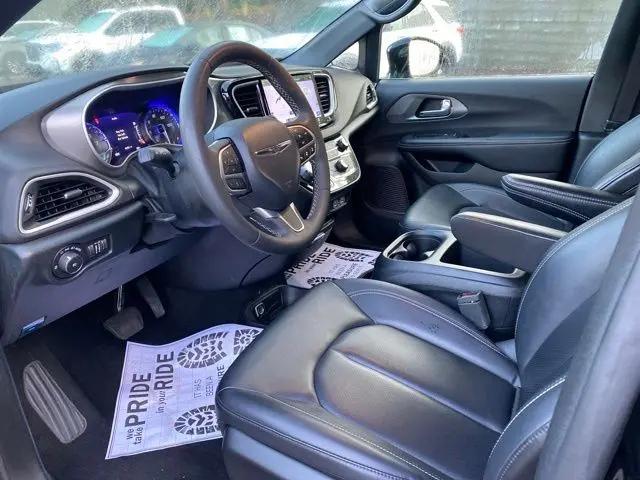 2025 Chrysler Pacifica Select