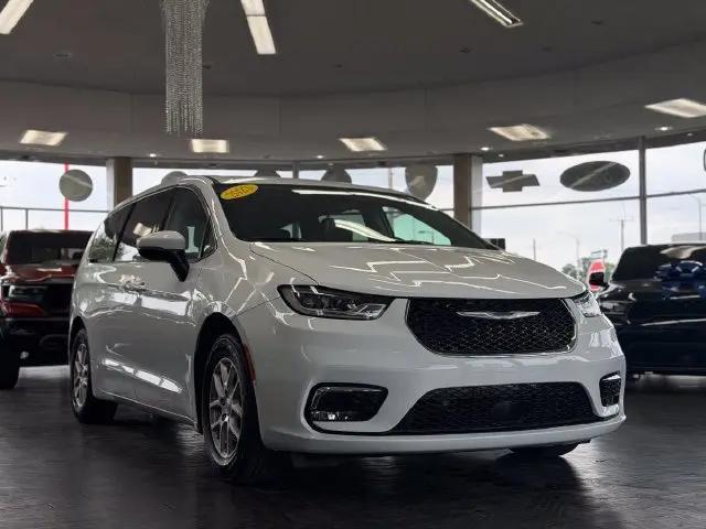 2023 Chrysler Pacifica Touring L for sale in Detroit, MI