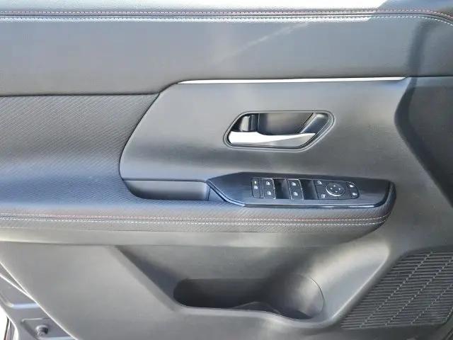 2025 Nissan Kicks SR Intelligent AWD