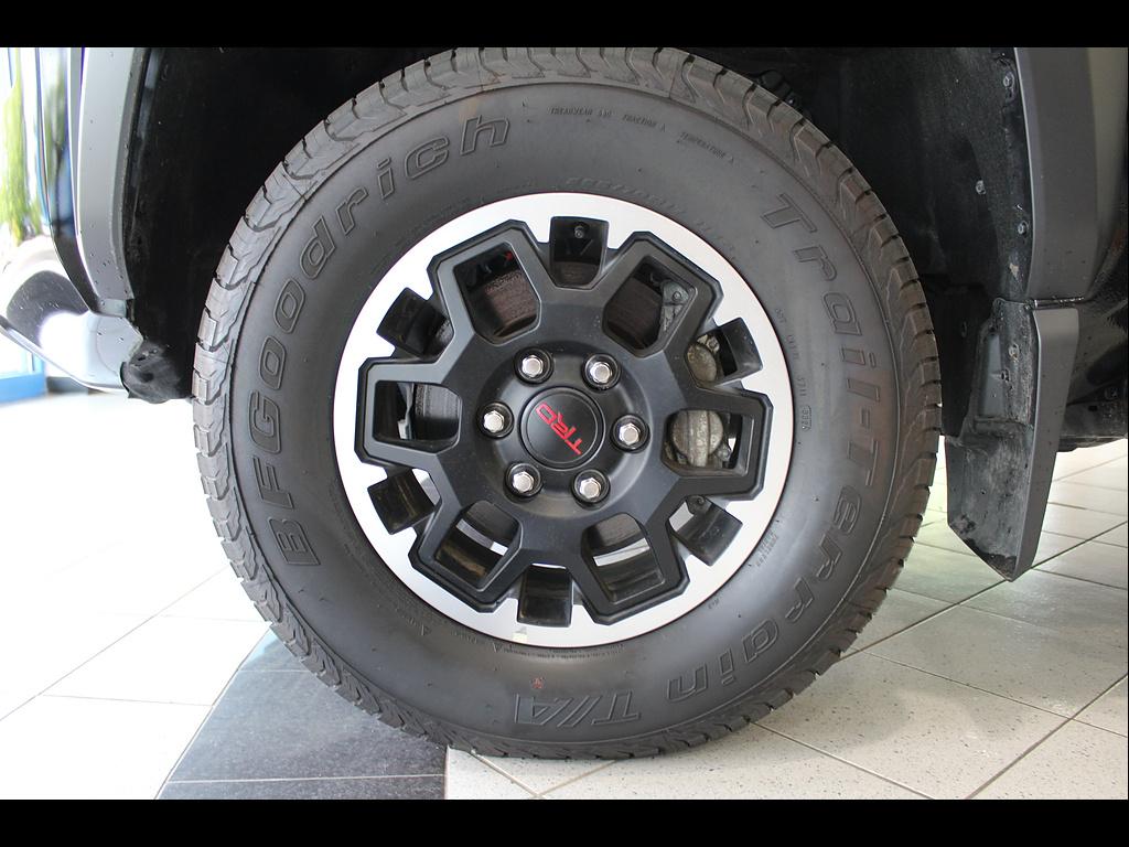2025 Toyota Tacoma Limited - Photo 9
