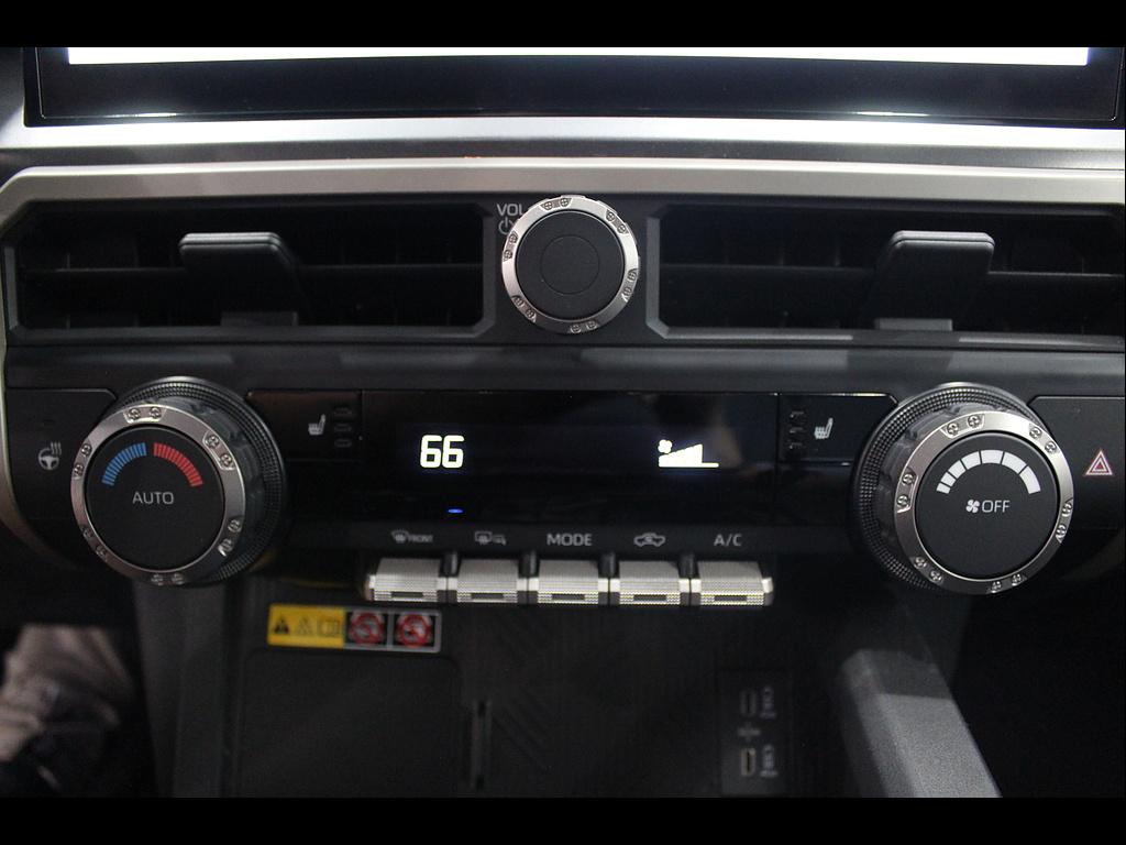 2025 Toyota Tacoma Limited - Photo 30