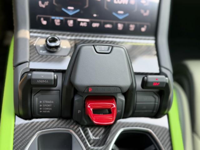 2025 Lamborghini Urus SE - Photo 16