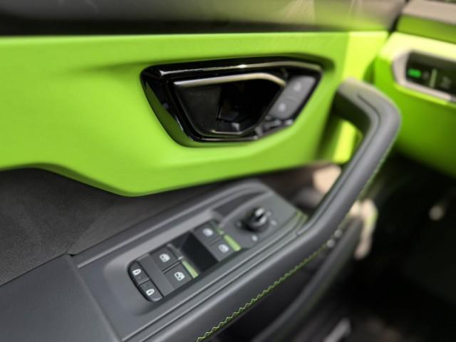 2025 Lamborghini Urus SE - Photo 19