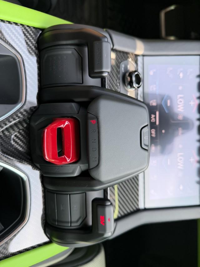 2025 Lamborghini Urus SE - Photo 25