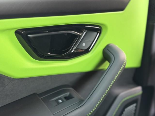 2025 Lamborghini Urus SE - Photo 30