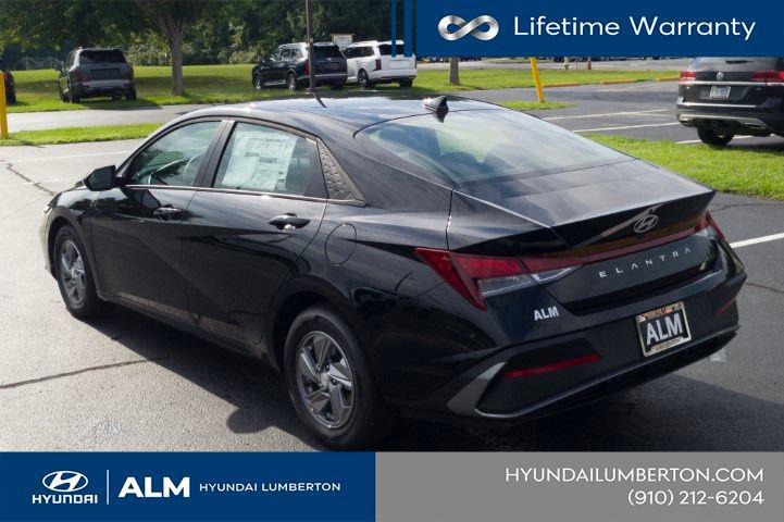New 2026 Abyss Black Hyundai SE image 9