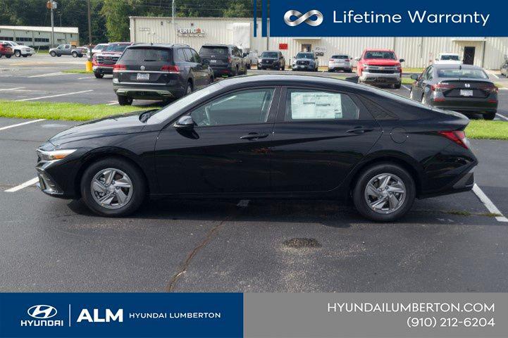 New 2026 Abyss Black Hyundai SE image 10