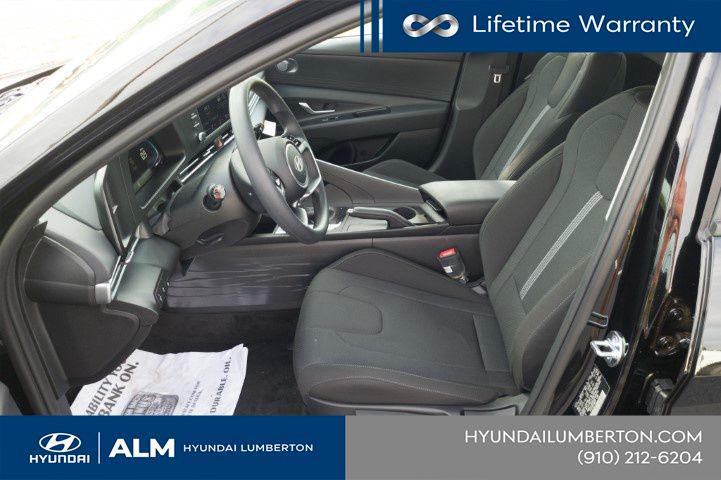 New 2026 Abyss Black Hyundai SE image 14