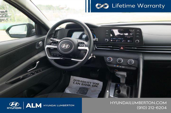 New 2026 Abyss Black Hyundai SE image 19