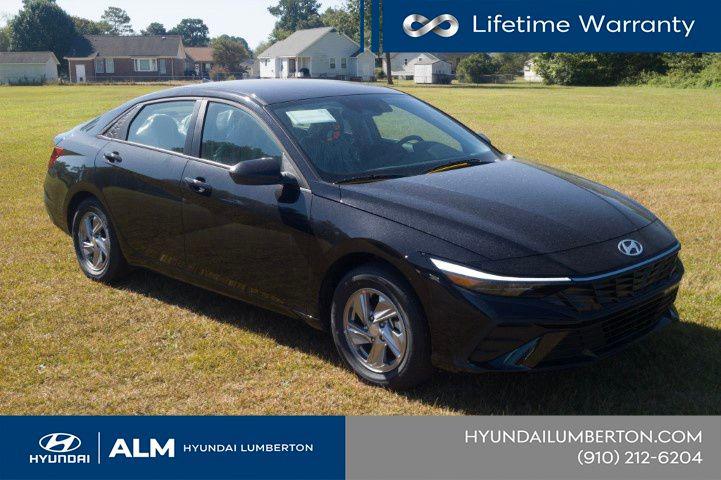 New 2026 Abyss Black Hyundai SE image 4