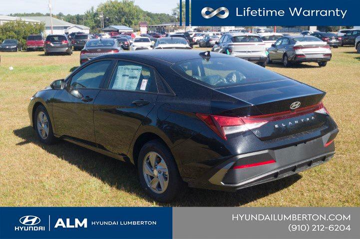 New 2026 Abyss Black Hyundai SE image 9