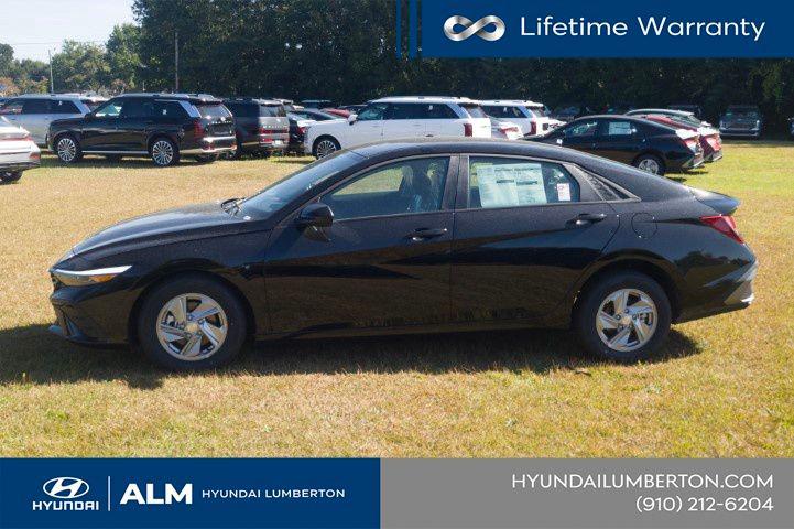 New 2026 Abyss Black Hyundai SE image 10