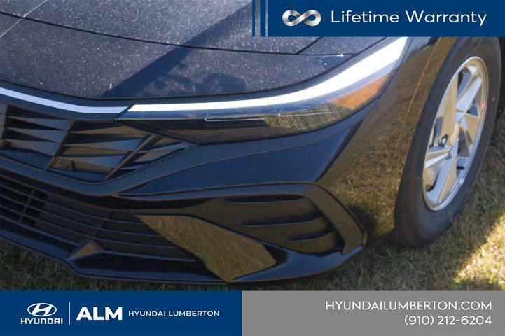 New 2026 Abyss Black Hyundai SE image 11