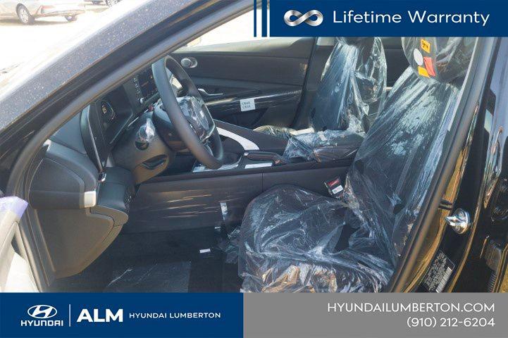 New 2026 Abyss Black Hyundai SE image 14