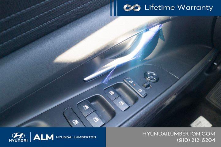 New 2026 Abyss Black Hyundai SE image 32